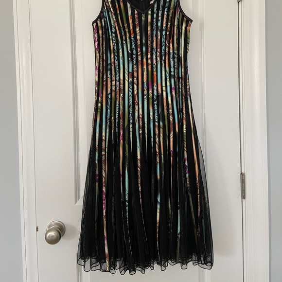 Dress - Picture 3 of 5